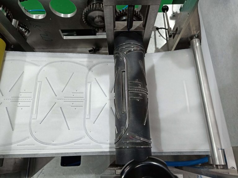 KN95全自动口罩机精密滚筒压纹